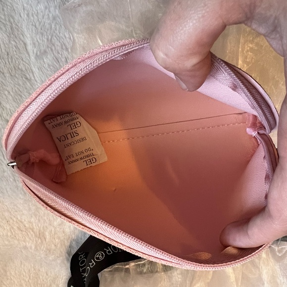 Viktor & Rolf Flowerbomb Set - Picture 7 of 9